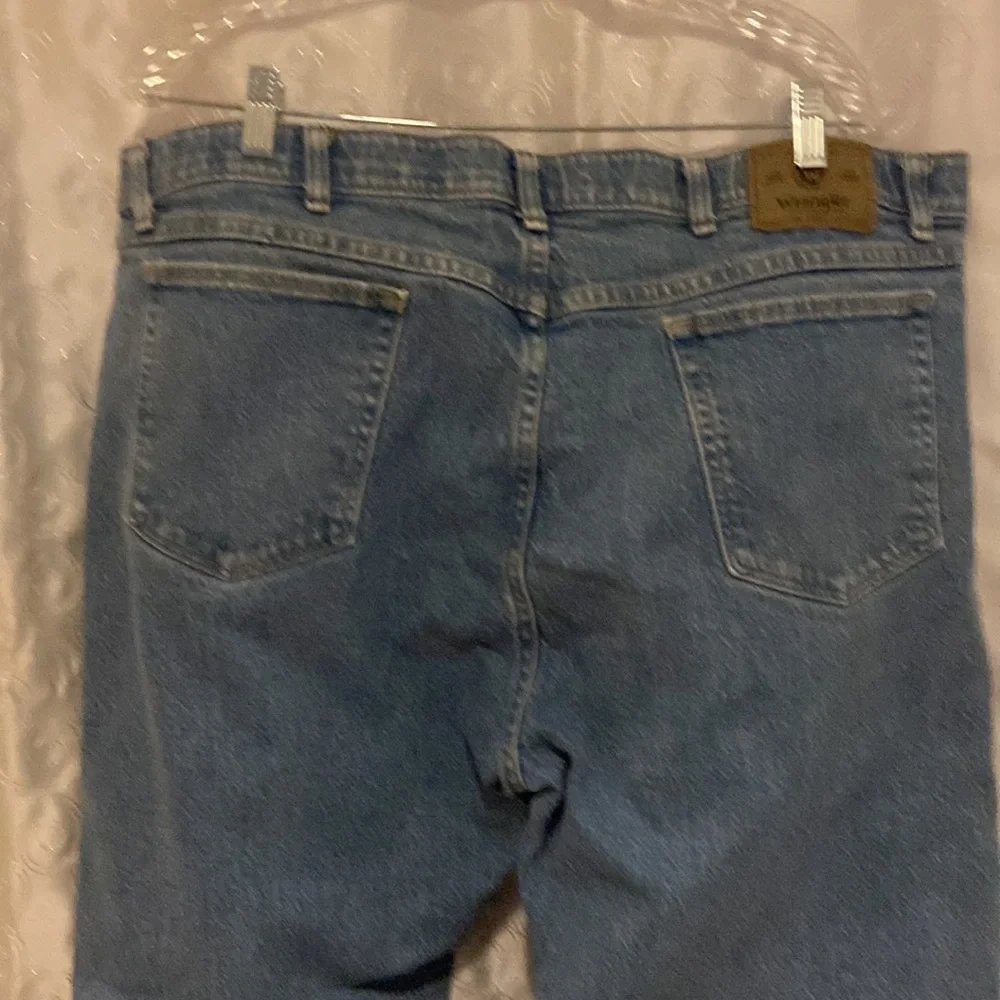 Wrangler Premium Quality Blue Jeans Men’s Size 40x30 💥